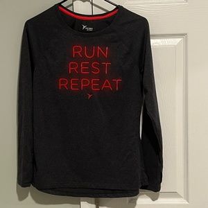 Old Navy Women’s Activewear Long-Sleeve Breathe On T-Shirt for Women, Size Mediu